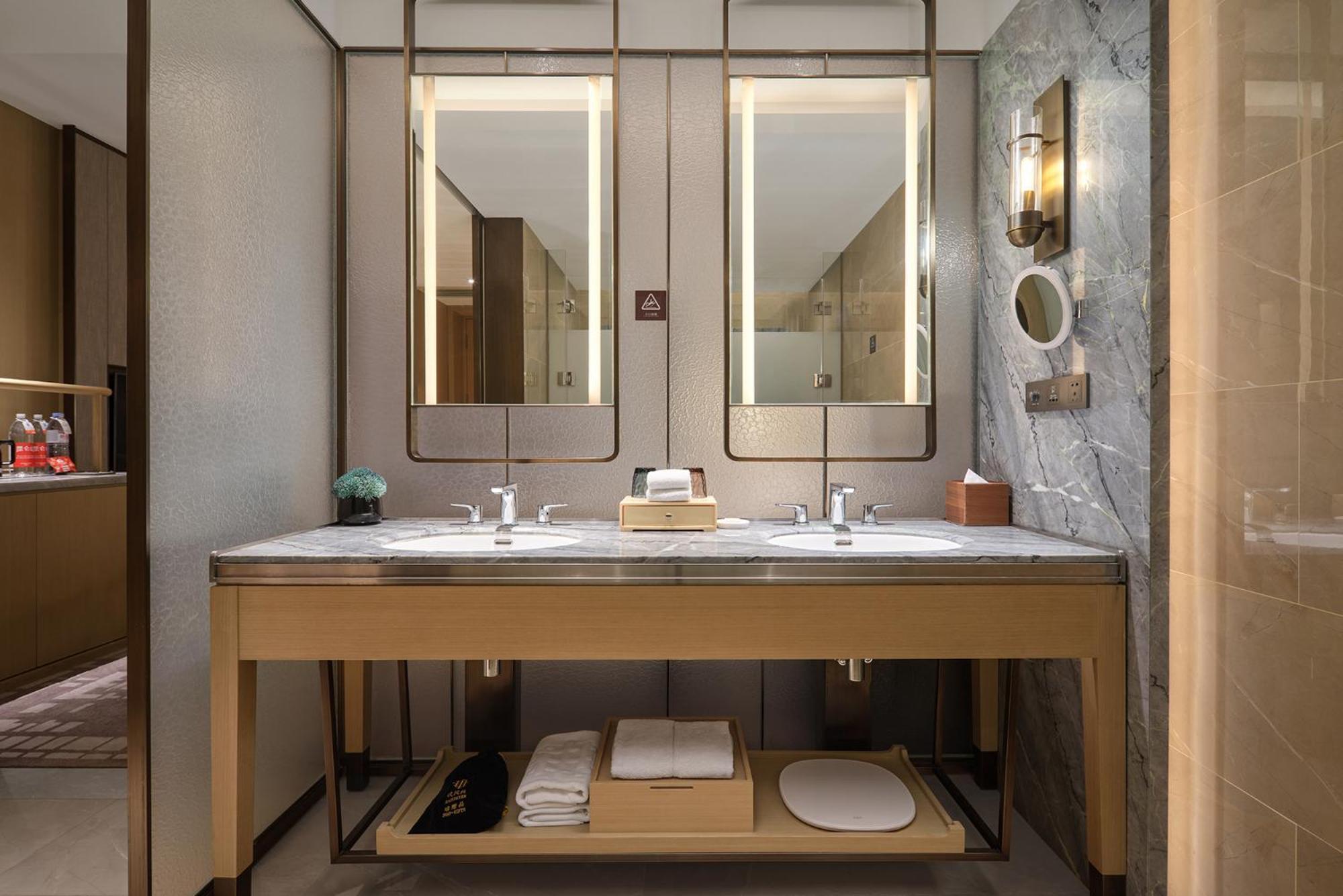 Dongguan Dongcheng International Hotel - Free Shuttle Buses For Executive Room Guests During Canton Fair Zewnętrze zdjęcie