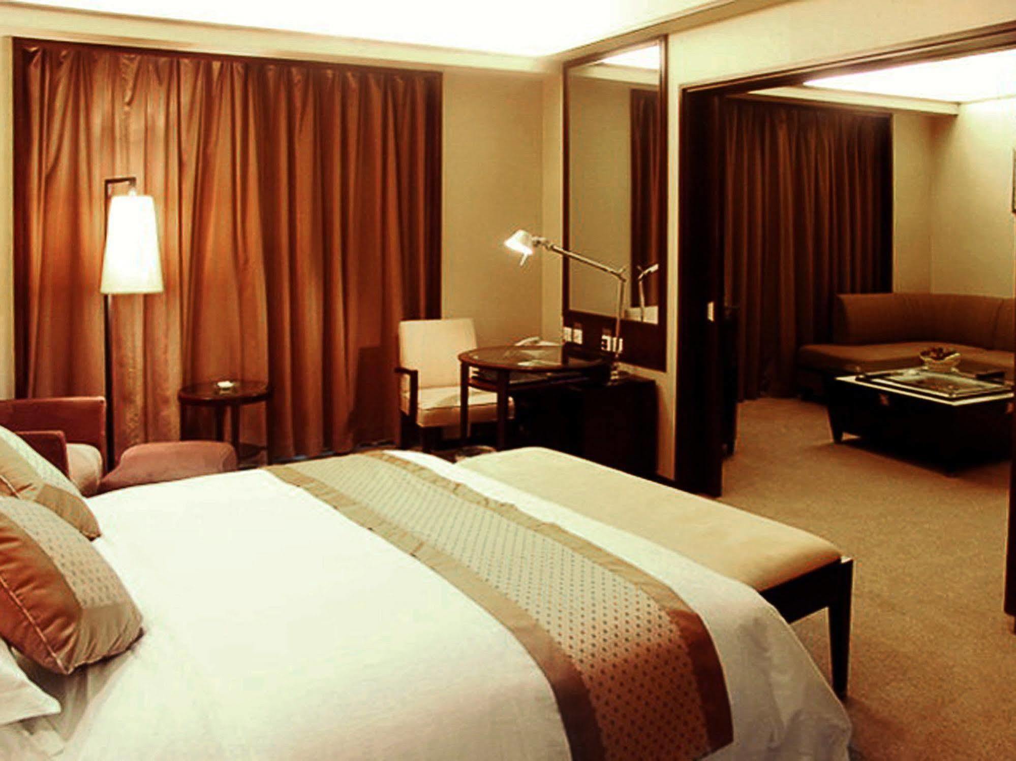 Dongguan Dongcheng International Hotel - Free Shuttle Buses For Executive Room Guests During Canton Fair Zewnętrze zdjęcie