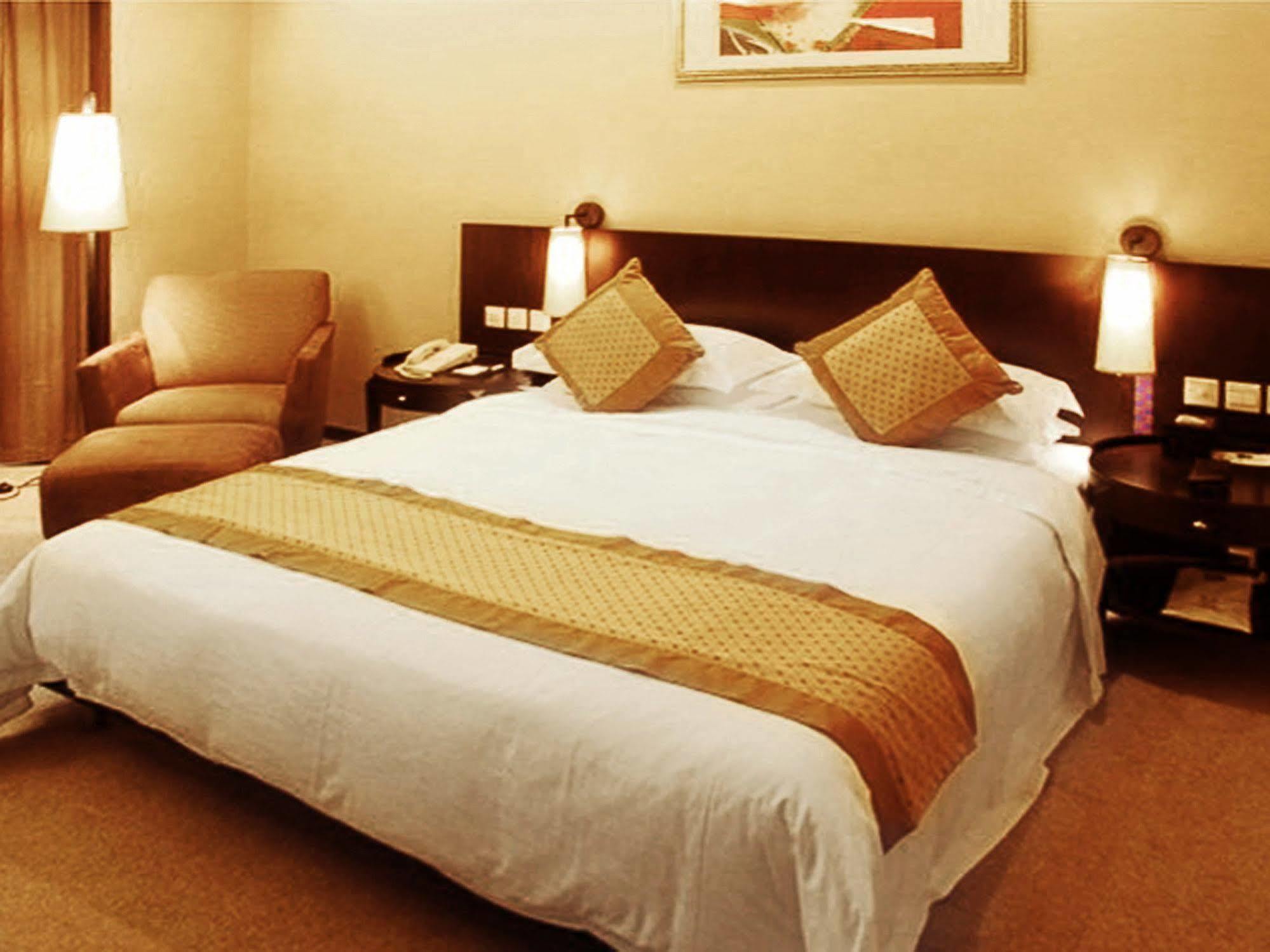 Dongguan Dongcheng International Hotel - Free Shuttle Buses For Executive Room Guests During Canton Fair Zewnętrze zdjęcie