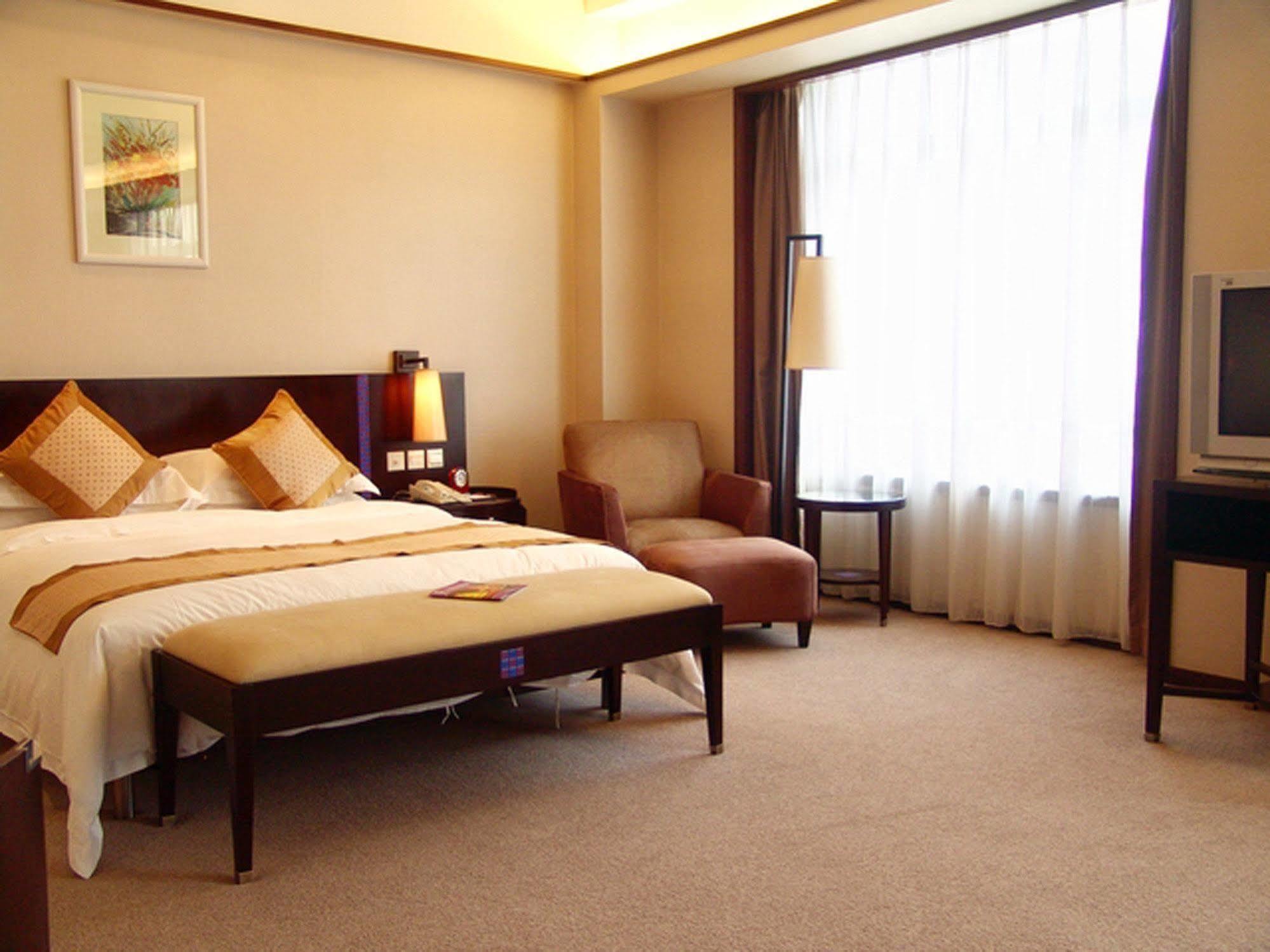 Dongguan Dongcheng International Hotel - Free Shuttle Buses For Executive Room Guests During Canton Fair Zewnętrze zdjęcie