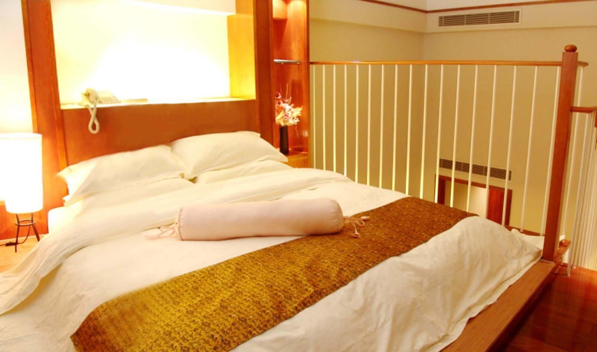 Dongguan Dongcheng International Hotel - Free Shuttle Buses For Executive Room Guests During Canton Fair Zewnętrze zdjęcie